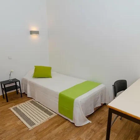 Albacor Hostel *